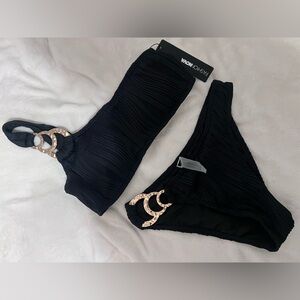 Brand new 2 piece bikini, very classy